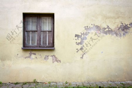 复古墙面破窗户意境图片