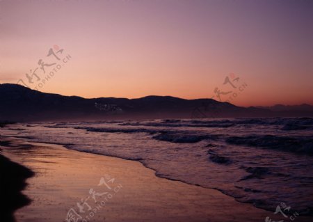 黄昏下海滩图片