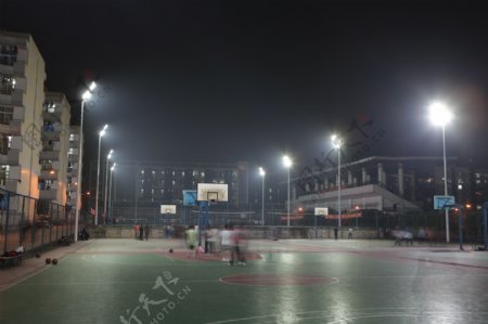 篮球场led路灯图片