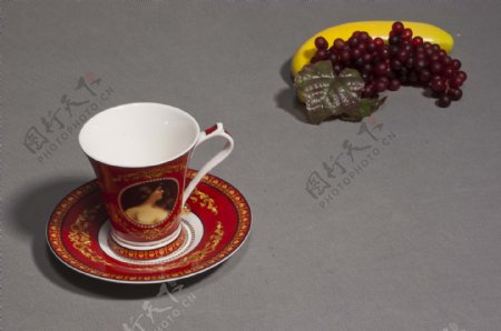 欧式陶瓷红色咖啡杯图片