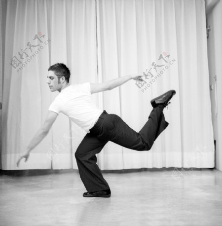 舞蹈男演员图片