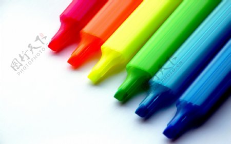 学生学习用品彩笔蜡笔彩色笔桌面壁纸高清