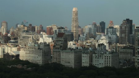 纽约市的建筑物的阴影从云的时间推移录像3股视频免费下载
