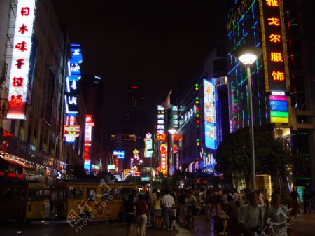 上海南京东路步行街夜景图片