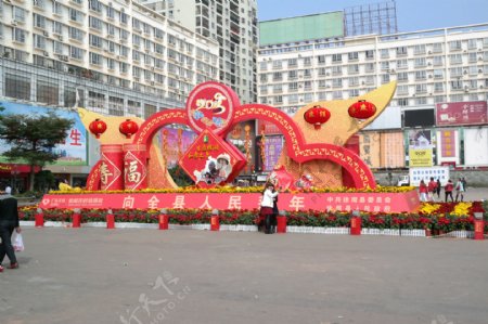 春节广场气氛装饰造型图片