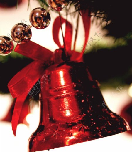 红色圣诞铃铛图片