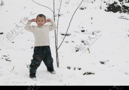 玩雪人图片