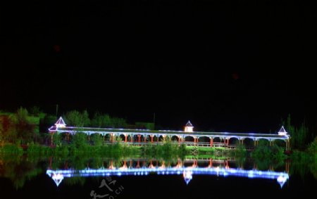 月光湖夜景图片