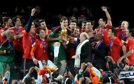 世界杯西班牙冠军大力神杯图片