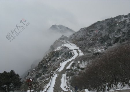 泰山云雾仙境图片