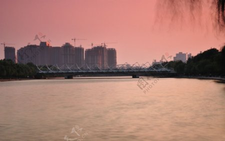 夕阳城市风景图片