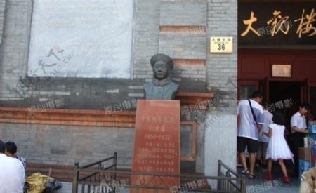 中国电影之父雕塑图片