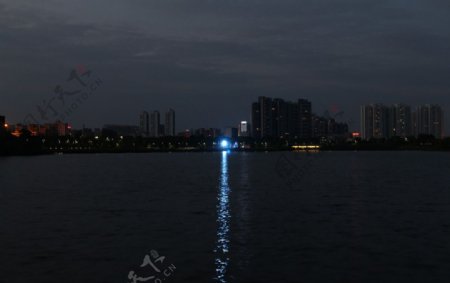 花都湖夜景图片