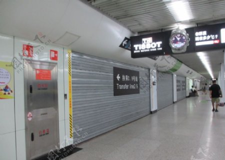 上海地铁站卷帘门图片