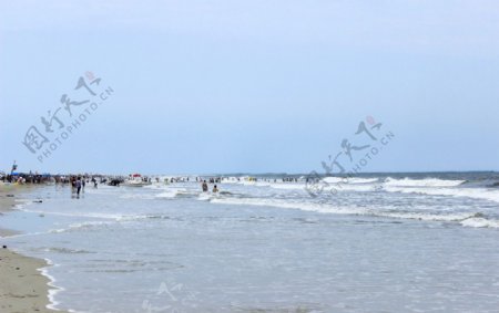 北海银滩搏浪图片