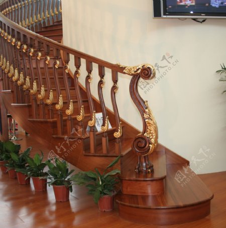 原木楼梯图片