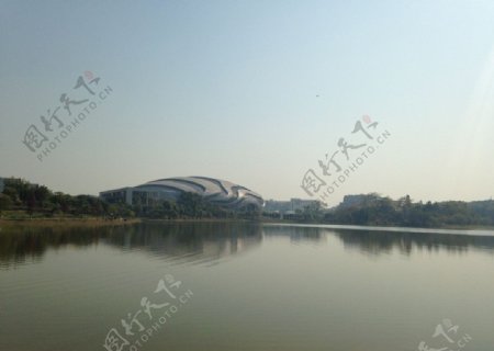 广州大学城中心湖边图片