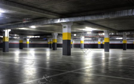 地下停车场空间设计图片