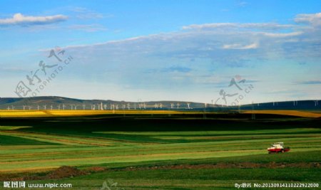 草原与风力发电美景风图片