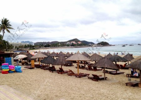 海南三亚大东海沙滩图片