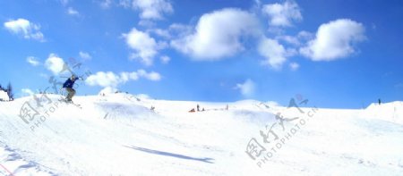 滑雪宽屏天空图片