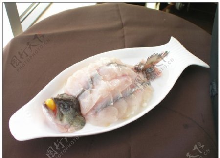 锅仔金菇鲈鱼图片
