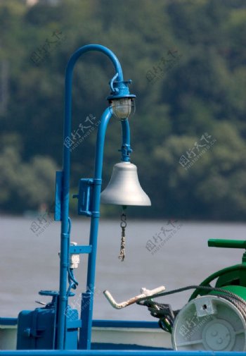 渔船上的钟图片