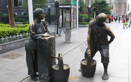 江汉路步行街上的雕塑图片
