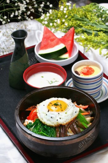 韩式石锅饭定食图片