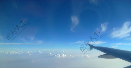 飞机上航拍的天空图片