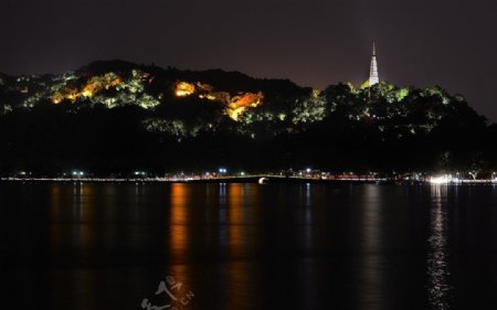 湖边夜景图片