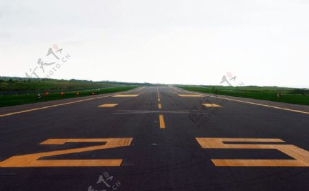 机场的滑行道图片