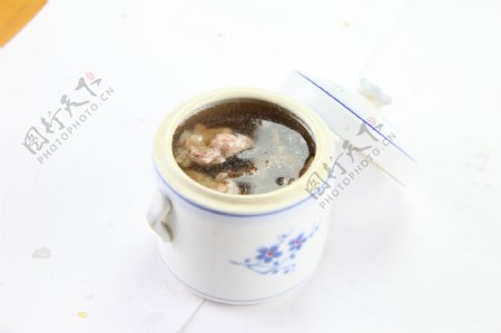 茶树菇炖排骨图片