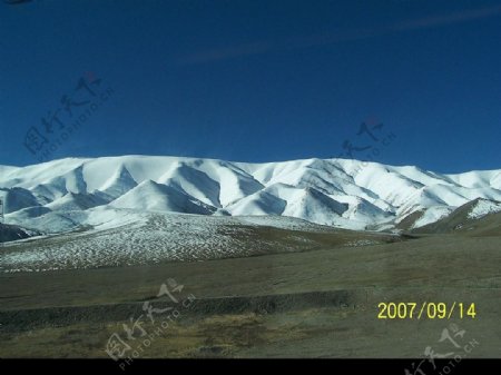 天然的雪山图片
