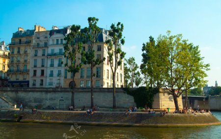 巴黎塞纳河畔图片