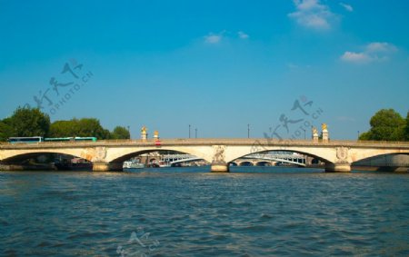 巴黎塞納河和亞曆山大三世橋图片