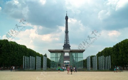 巴黎埃菲爾鐵塔及和平紀念碑图片