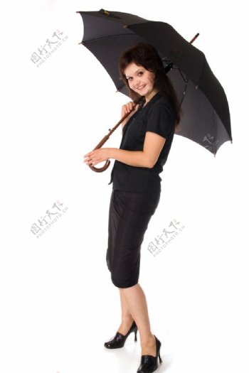打着雨伞的商务美女图片
