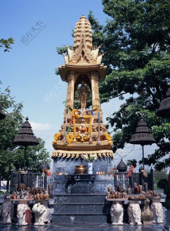 泰国祭拜佛塔图片
