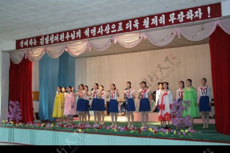 朝鲜学生文艺表演图片