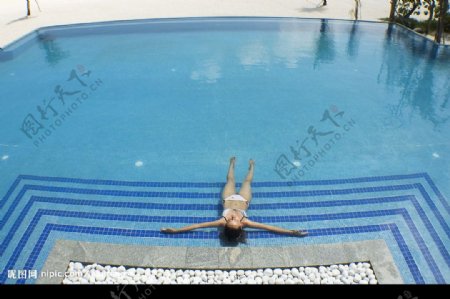 马尔代夫双鱼岛游泳池图片