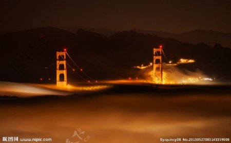迷雾金门桥图片