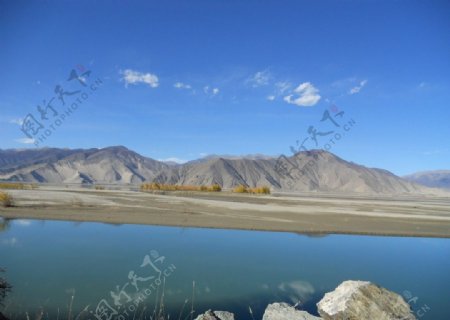 西藏雅砻河风光图片
