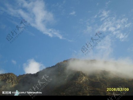 山顶之云4图片