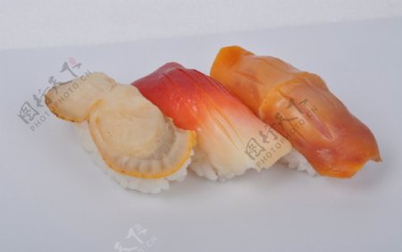 三色贝寿司图片