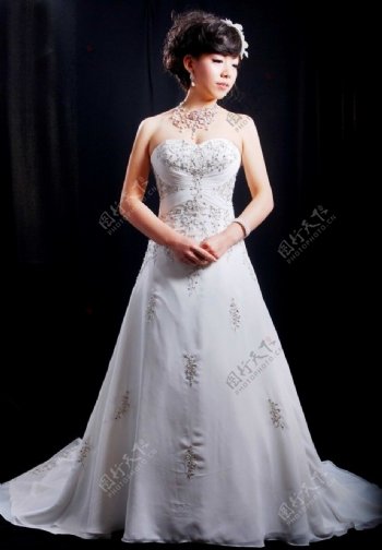白色公主系列婚纱图片