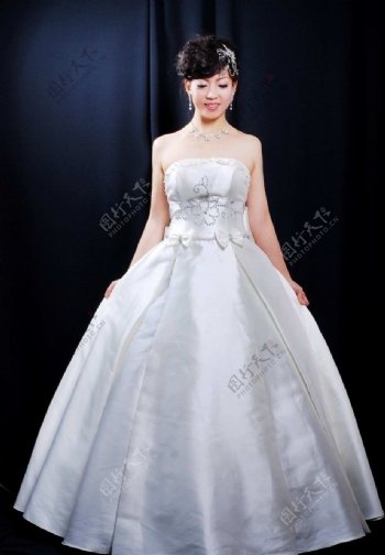 白色公主系列婚纱图片