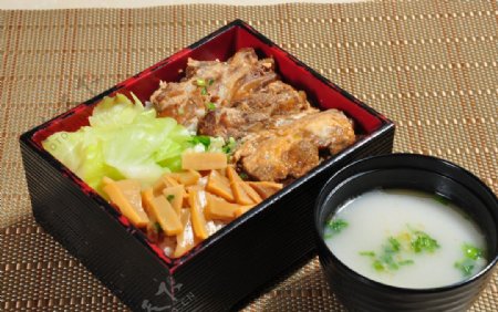 日式猪软骨定食套餐图片