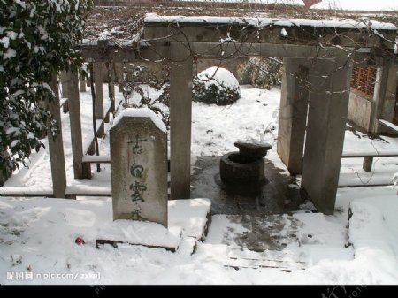 南京紫金山头陀岭雪景图片