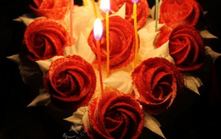 心型精美玫瑰花蛋糕图片